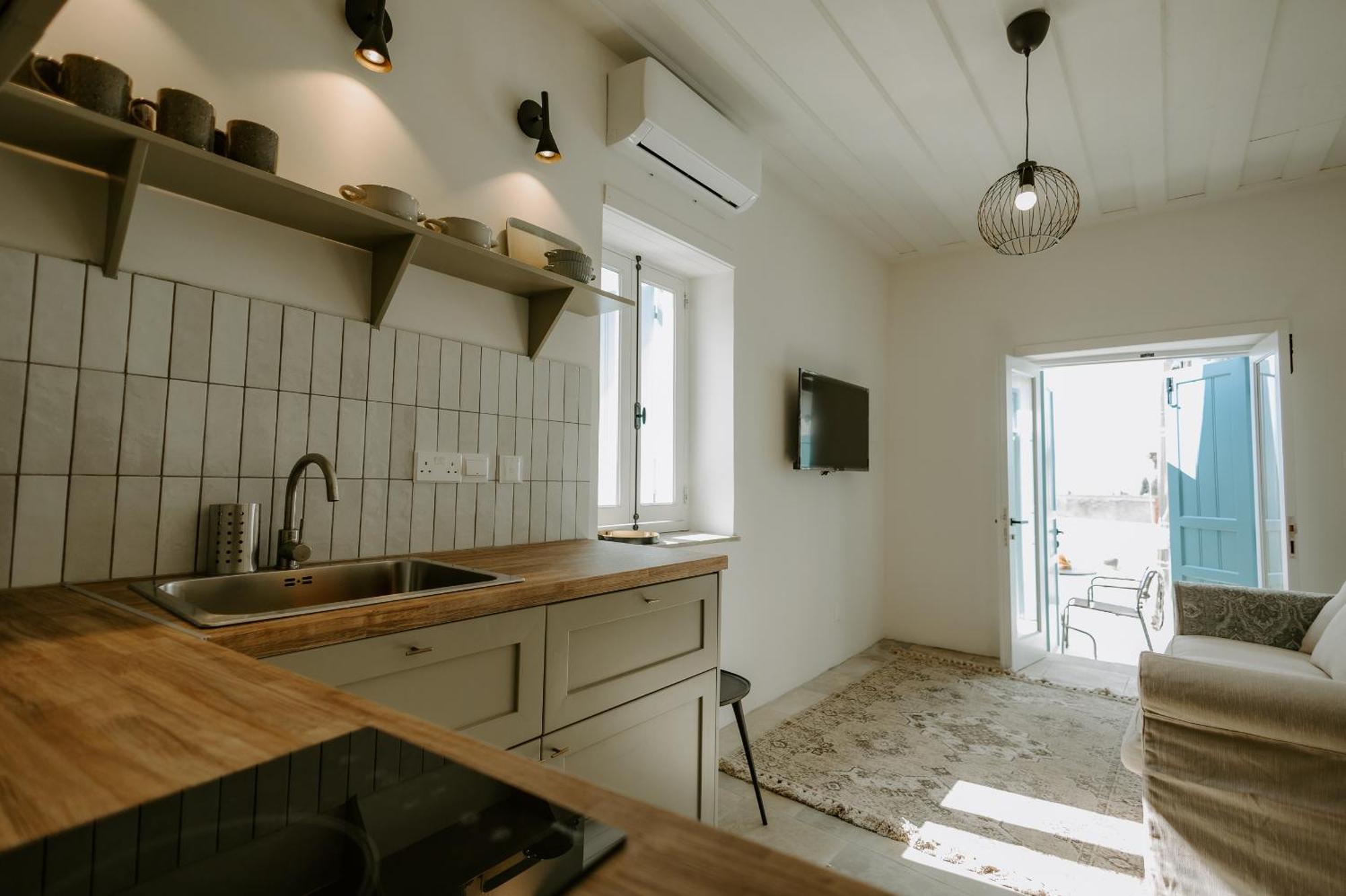 Smaragda'S Guest Rooms 레메소스 외부 사진